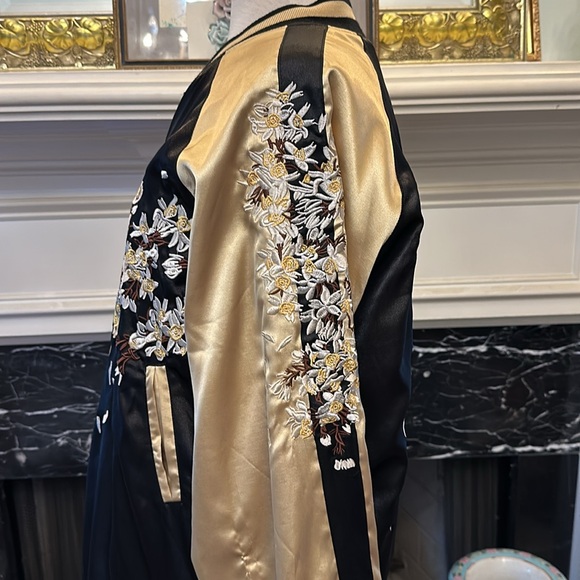Embroidered Satin black & gold reversible bomber jacket - Picture 4 of 6